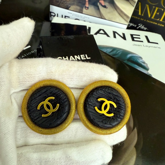 LOT 2246 24K gold plated CHANEL vintage 1994 spring collection - Picture 1 of 8